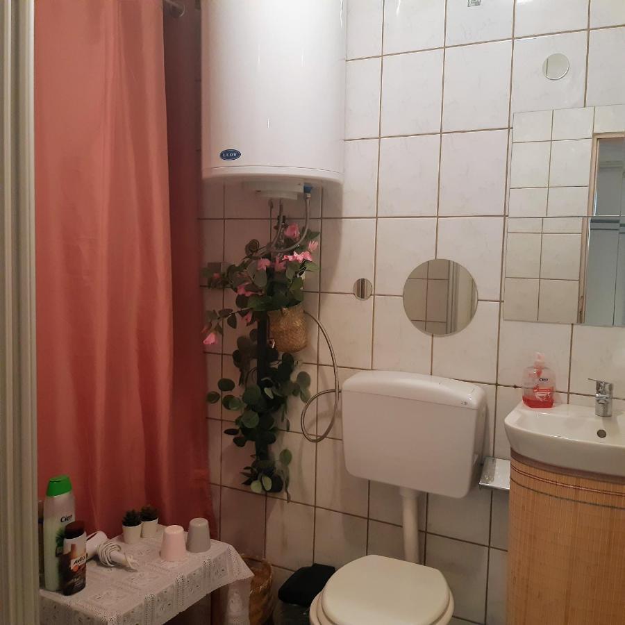 Fassbinder Klause Mit Mini-Terrasse Apartamento Sankt Veit an der Glan Exterior foto